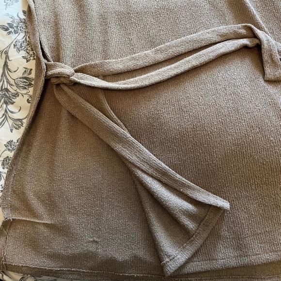 Beige H&M sweater vest - Picture 4 of 5